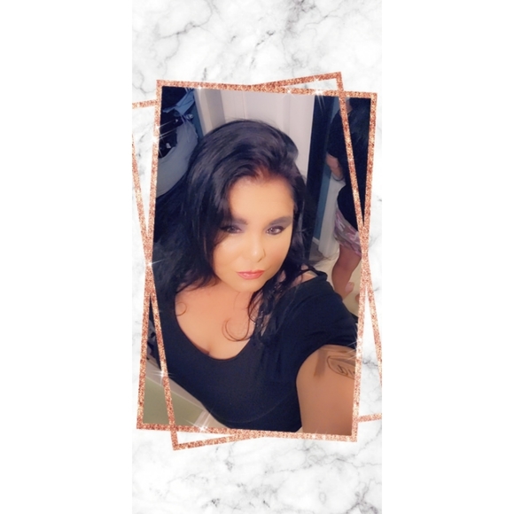 Meet your Posher, Angela - Picture 2 of 16